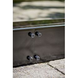 Fundering tbv Halls Garden Room tuinkamer, zwart gecoat