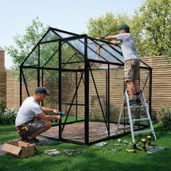 Montage tuinkas Royal Well Kate/Mary/Anne op locatie in Nederland/België